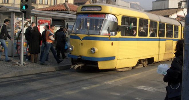 Sarajka doživjela šokantno iskustvo u tramvaju pa ga podijelila sa svima: Osjetim neko udaranje, okrenuh se i ugledah...