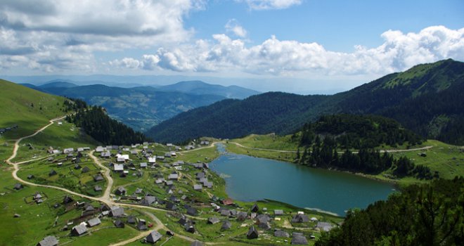 Kako je uništeno Prokoško jezero: Prijeti mu nestanak zbog masovne bespravne gradnje, hoće da je legalizuju!