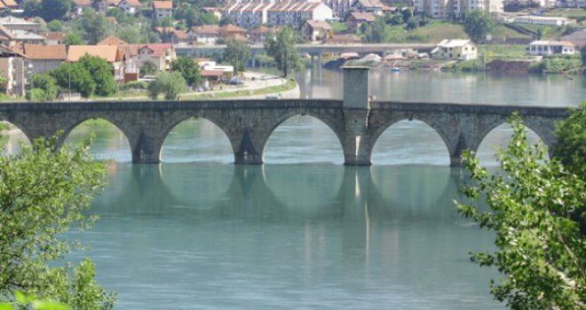 Kinezi zalutali zbog navigacije, pronađeni na lokalnom putu u Višegradu