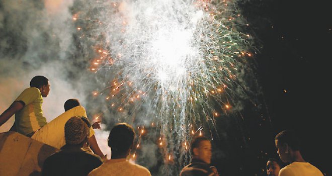 Običaj star 4.000 godina: Znate li kako se širom svijeta slavi Nova godina? Crveni veš, razbijanje tanjira, spaljivanje starih fotografija...