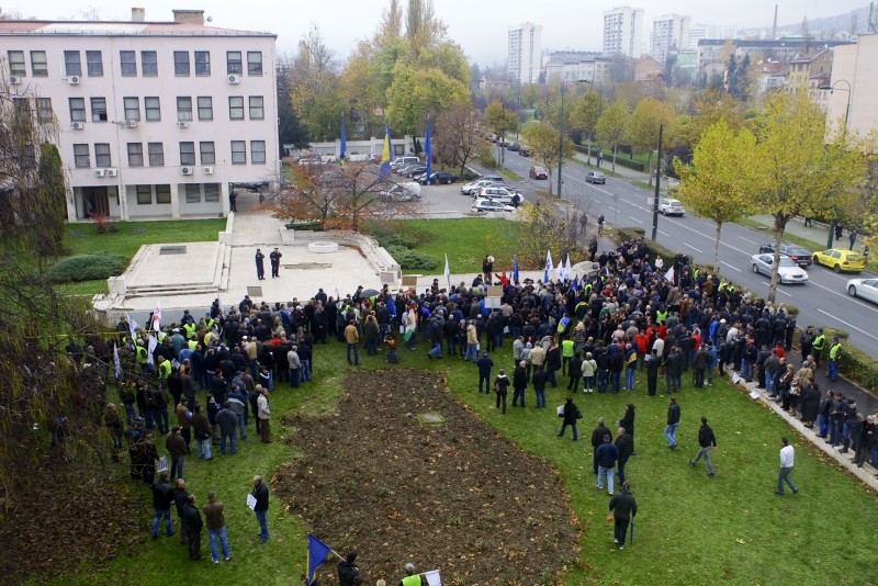 Demonstracije pred zgradom Vlade FBiH