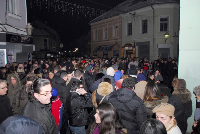 Građani na Tuzlanskoj kapiji protestovali protiv puštanja Novaka Đukića na slobodu/ Foto: AA