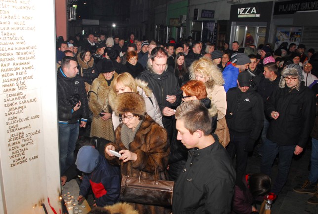 Građani na Tuzlanskoj kapiji protestovali protiv puštanja Novaka Đukića na slobodu/ Foto: AA