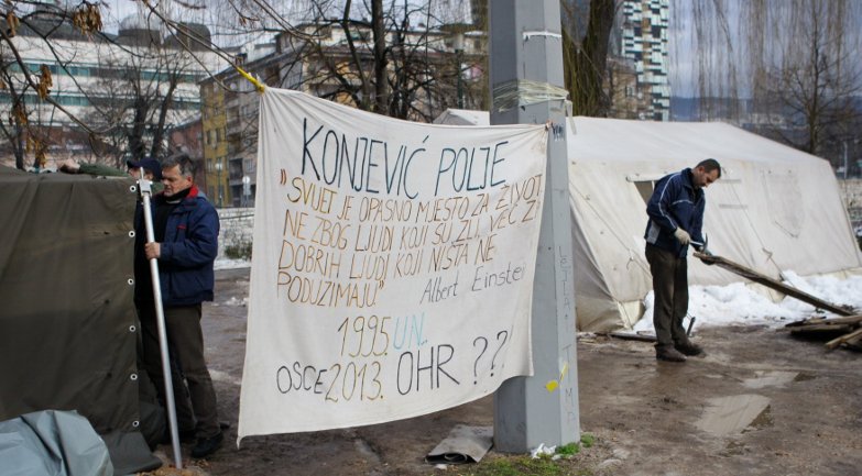 roditelji djece iz Konjević Polja ispred OHR-a/ Foto: AA