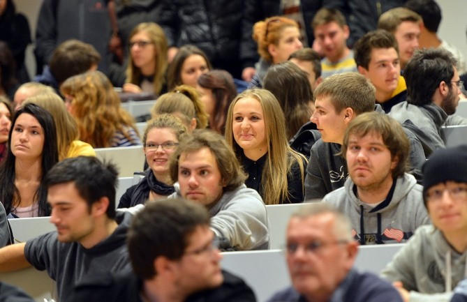 studenti na predavanju