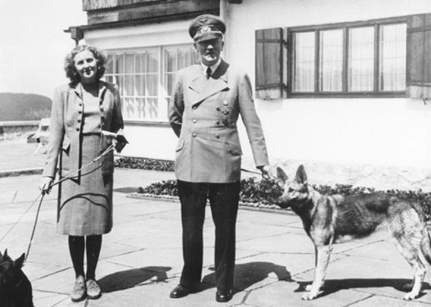 Eva Braun i Adolf Hilter sa psima