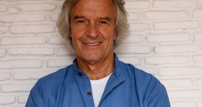 John McLaughlin turneju priprema u studiju 'Gramofona'