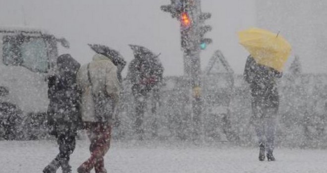 Nevrijeme paraliziralo Evropu: Nestanci struje, otkazani letovi, prijete poplave...