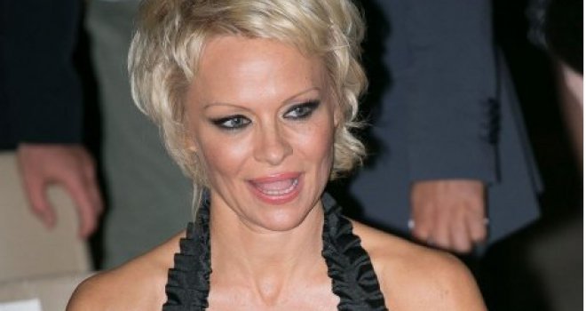 Pamela Anderson izgleda kao prava baba: Evo zašto je ovako propala