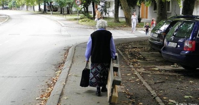 Spriječimo dalje zatočeništvo građana starijih od 65 godina i djece mlađe od 18: I oni moraju dobiti pravo na kretanje! 