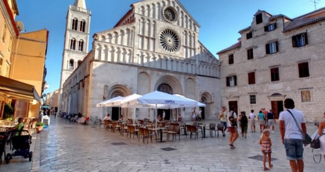 Turisti u Zadru naručili dva soka od narandže, pa im prisjelo kad je konobar donio račun 