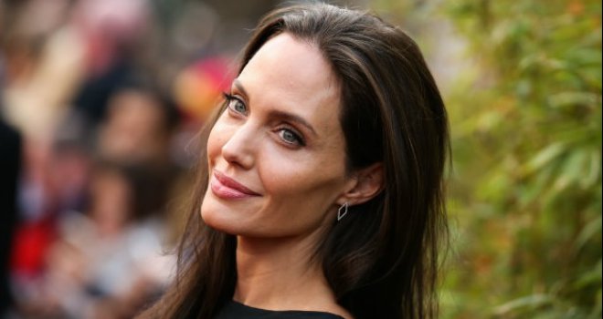 Skinula se Angelina Jolie: Ovo izdanje se ne propušta! I ne samo to, u velikoj ispovijesti ogolila i dušu...