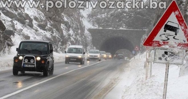 Pravila vožnje po snijegu: Bez naglih pokreta, evo kako treba upravljati i kočiti