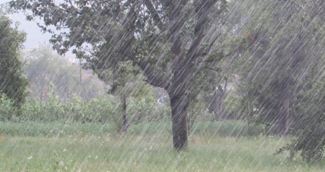 Crveni meteoalarm pali se nadomak BiH, a ovdje... Muka vam je od kiše, pogledajte šta vas čeka do kraja novembra 