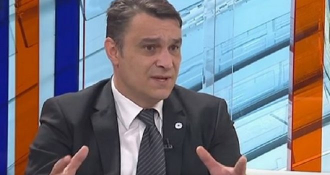 Ahmetović pojasnio svoje 'klanjanje istihare': Bio je to sarkazam, pogrešno su me shvatili...