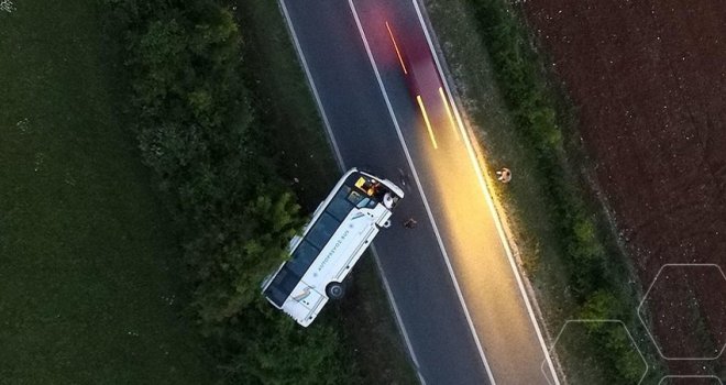 Prevrnuo se autobus kod Mostara, vozač povrijeđen