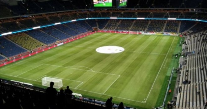 Žestoka tuča ispred stadiona u Stockholmu: Ultrasi navalili na Manijake, ima povrijeđenih