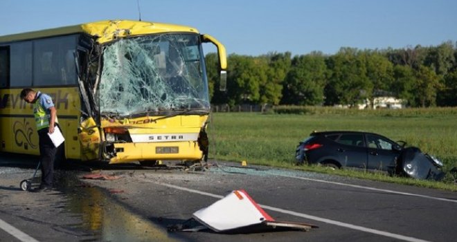 U sudaru autobusa i automobila kod Laktaša povrijeđene dvije osobe