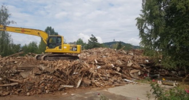 Srušena do temelja: Nema više zgrade Klinike za ORL na KCUS-u 