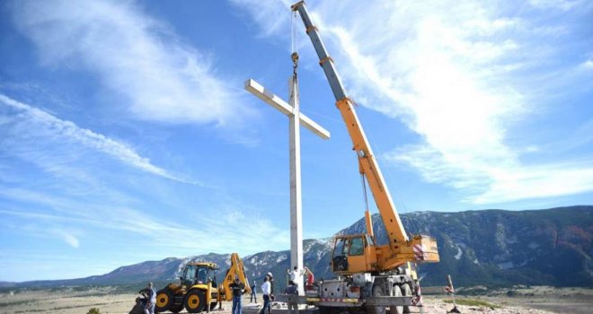 Iznad Parka prirode Blidinje postavljen betonski križ visine 15 metara, utrošeno 20.000 KM