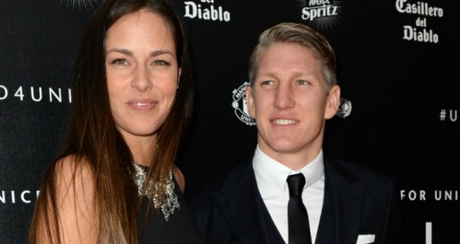 Schweinsteiger 'zalomio' u srpskoj kafani: Đuskalo se i zabavljalo, a trudnoj supruzi Ani Ivanović posvetio je ove pjesme...