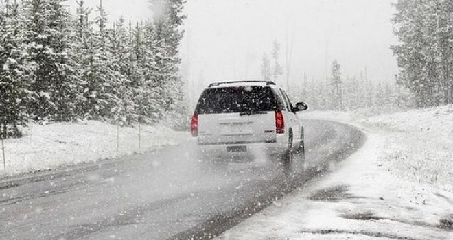 Snijeg već zatrpao region, iz Hrvatske dolazi u BiH: Meteorolozi izdali upozorenje - stižu magle, mrazovi i obilne padavine