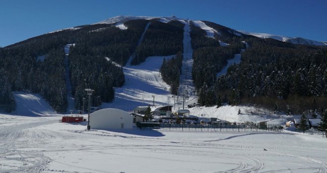 Skijaš umro na Bjelašnici: Pao je nasred staze, reanimirali su ga, ali uzalud