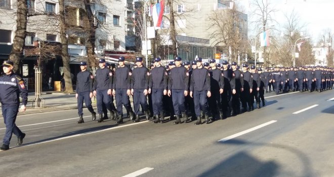 U Banjaluci zabranjen rad lokala i točenje alkohola: Na proslavu stiže sin Ratka Mladića, Vučić 'ispalio' Dodika