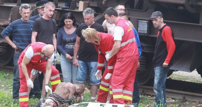 Detalji nesreće na Željezničkoj stanici: Popeo se na vagon da napravi selfi, pa ga udarila struja