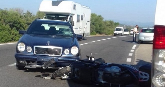 Objavljena snimka saobraćajne nesreće Georga Clooneya: Preletio preko krova automobila u koji je udario 