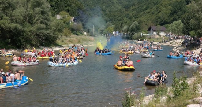 Ljepote BiH: Na Sani održana najmasovnija regata u zemlji - 800 raftera, sto plovila...