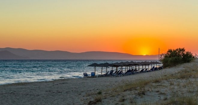 Zalutao komšija na nudističku plažu: Kada se probudio iz dremke, našao se 'licem u lice' s prizorom koji ga je šokirao  