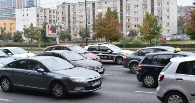 Drama u tramvaju: Džeparoš iskočio iz vozila nakon krađe i povrijedio se