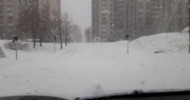 Zaleđeno, klizavo, nepropusno... Krećete li na put, doznajte kakvo je stanje na cestama u BiH