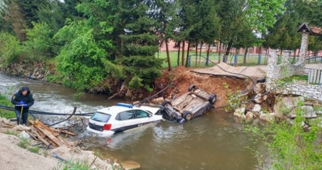 Nevjerovatne fotografije iz Novog Travnika: Potjera završila kupanjem policajaca i bjegunaca