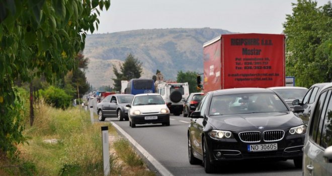 Gužve i čekanja, sezona u jeku: Evo na kojim graničnim prelazima ćete se najduže zadržati