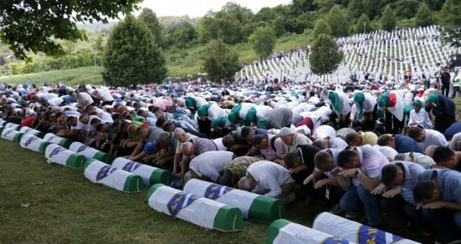 Klanjana dženaza namaz i obavljen ukop 33 žrtve genocida u Srebrenici