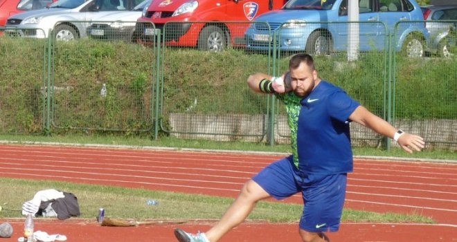 Mesud Pezer sa trona skinuo veterana u bacanju kugle Hamzu Alića