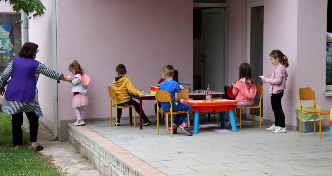 Zašto je Prvi maj protjeran iz sarajevskih vrtića:  Za Uskrs farbaju jaja, a za Bajram ne prave baklave, nego...