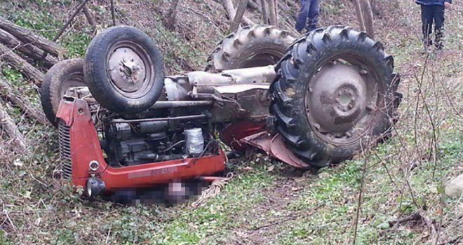 Traktor sletio s puta u Gradačcu, jedna osoba poginula, druga povrijeđena