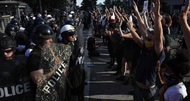 Policija u Buffalu prekomjerno upotrijebila silu, demonstrant u teškom stanju