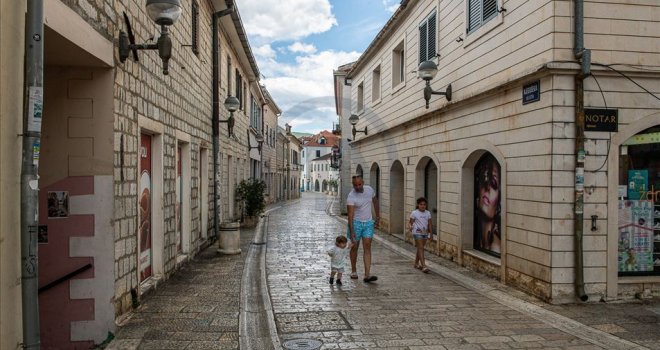 Sablasno prazno crnogorsko primorje: Nikad gore nije bilo, ovo se ne pamti... A gužve su počinjale već u martu! 