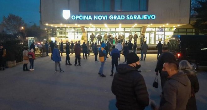 Aktivisti Naroda i pravde okupljaju se ispred Općine Novi Grad: Spriječit ćemo izbornu krađu!