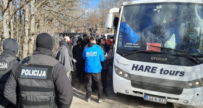 Migranti ne mogu u Biru, usred urbanog dijela Bihaća... Strpljenje je na izmaku, neka nas više ne prave budalama!