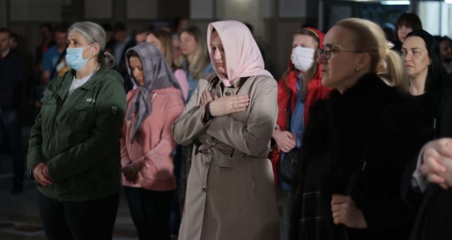 Vaskršnja liturgija služena u Sabornoj crkvi u Sarajevu: 'Apelujemo da se vakcinišete i time pomognete sebi i drugima'