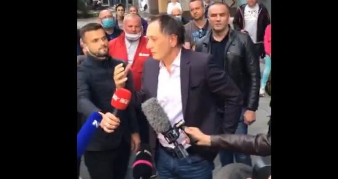 Građani se okupili ispred Face TV-a, Senad nije mogao zadržati suze: 'Nisam ništa režirao, hvala vam puno...'