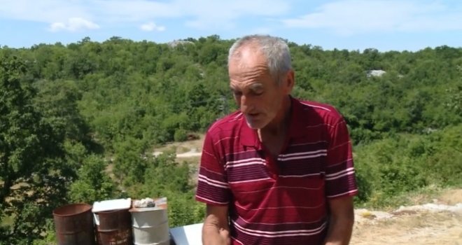 Hercegovac Drago Lečić u krš ide bos po zmije: 'Poskoci su umiljate životinje... Najljepša para je tu, komad 50 eura!'