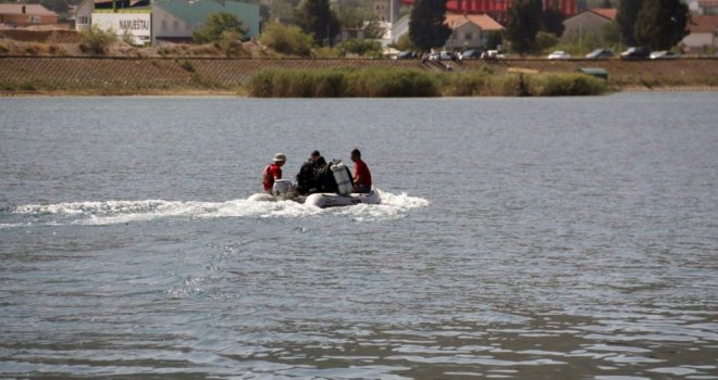 Kod HE Mostar se utopio mladić, ronioci pretražuju jezero