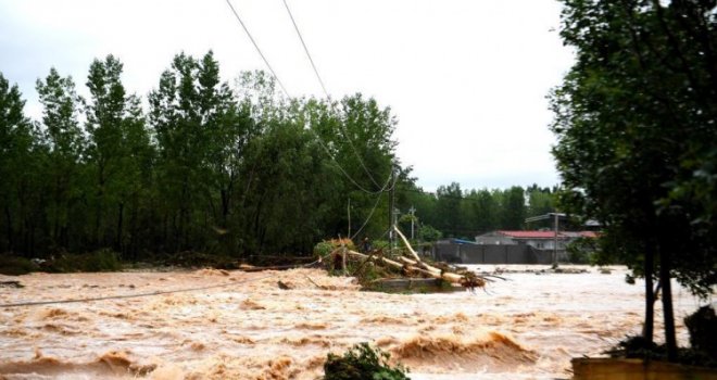 Rekordnim poplavama u Kini pogođeno preko 1,24 miliona ljudi: Velika područja pod vodom, visok broj poginulih...