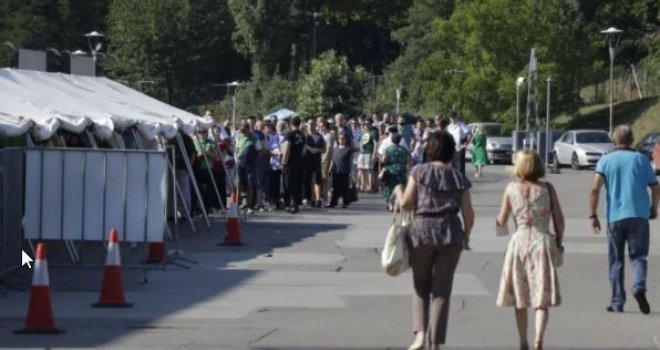 Dok nismo imali vakcina, kukali smo: Prvi pokušaj 'masovne vakcinacije' mogao bi doživjeti fijasko